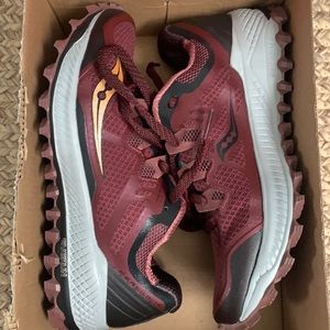 BRAND NEW Saucony Peerrgrine 8 size 6 women’s